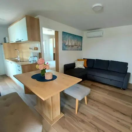 Mobile Homes Charly * Tisno