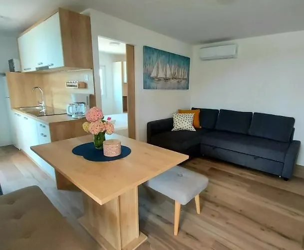 Mobile Homes Charly * Tisno