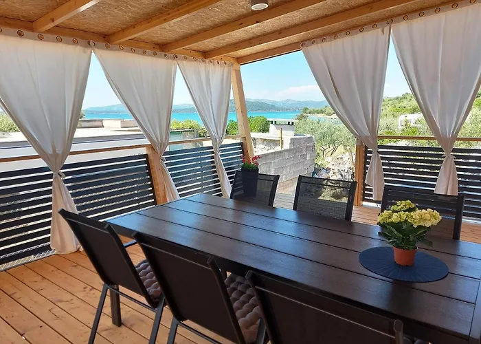 캠프장 Mobile Homes Charly 티스노